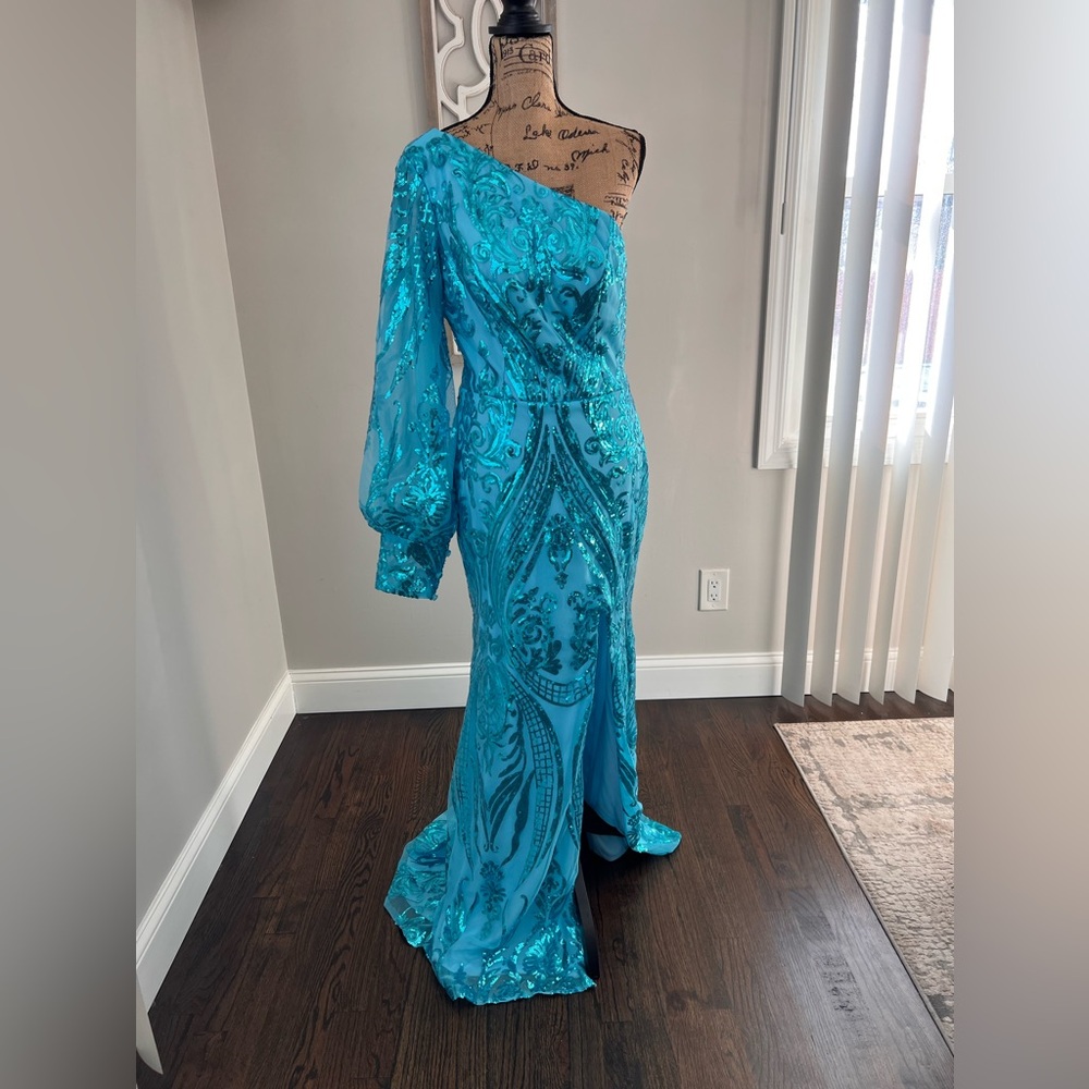 NWT Formal Women’s Dress/Gown